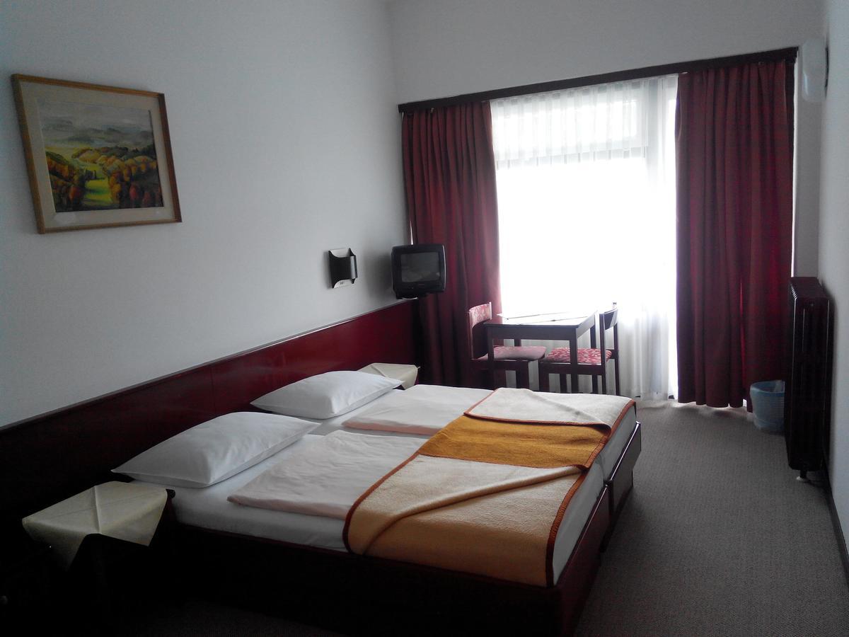 Hotel Matija Gubec Stubicke Toplice ภายนอก รูปภาพ