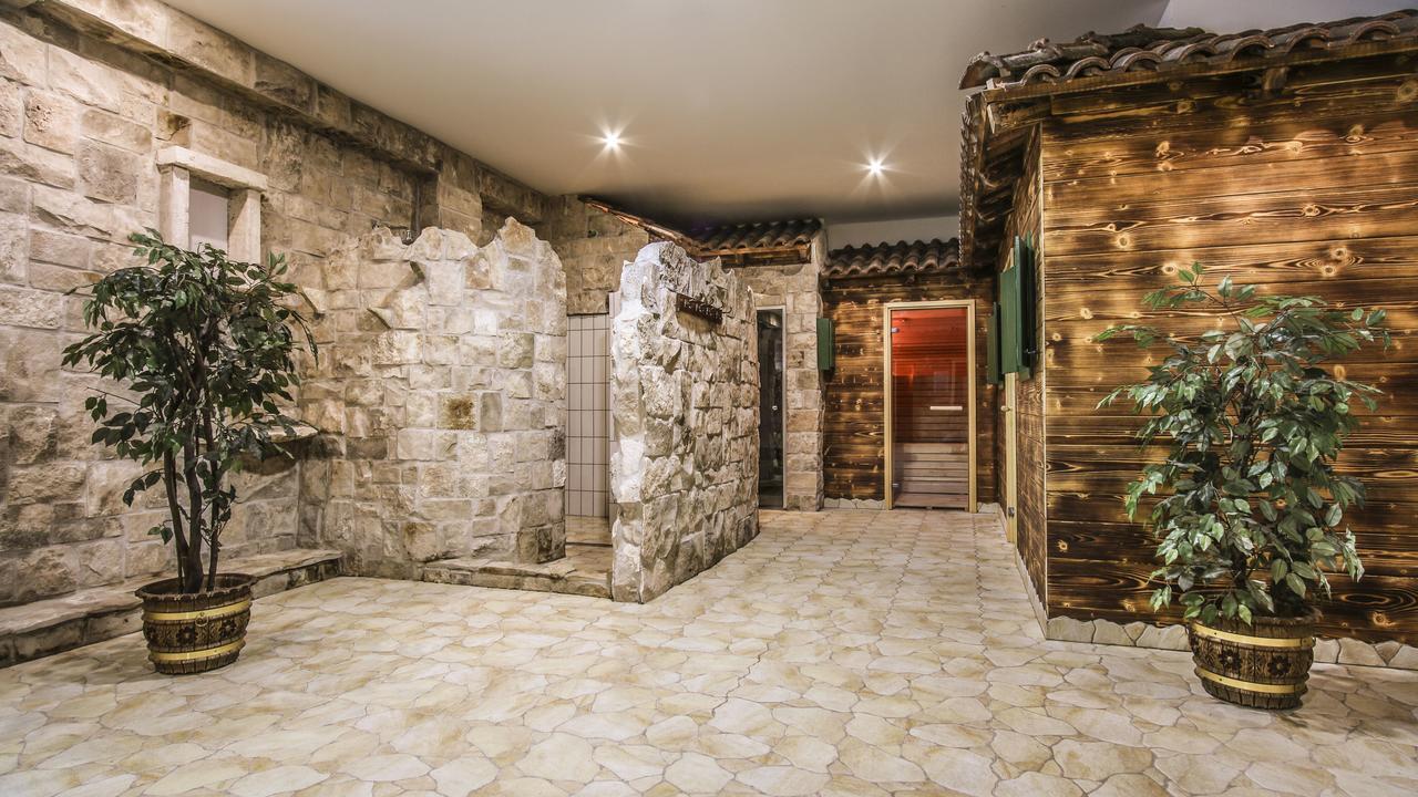 Hotel Matija Gubec Stubicke Toplice ภายนอก รูปภาพ